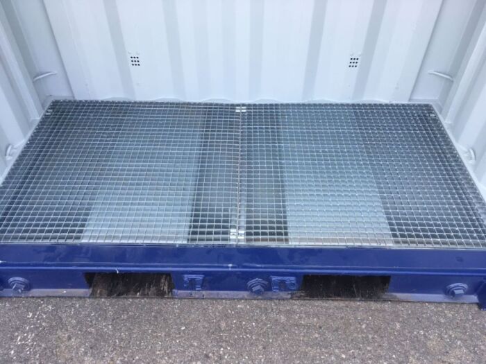  Grid on floor 4ft drip tray container