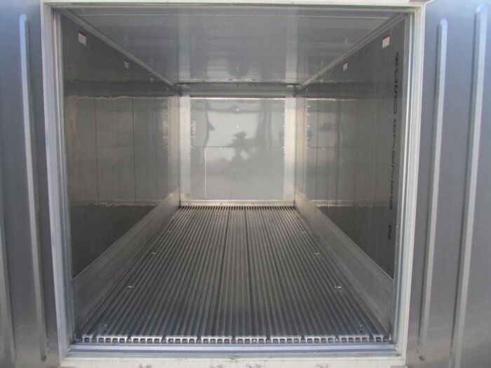  Inside 20ft reefer offshore container