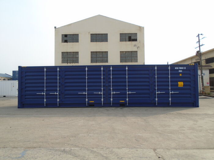  Four large closed side doors of the 40ft High Cube Open Side container